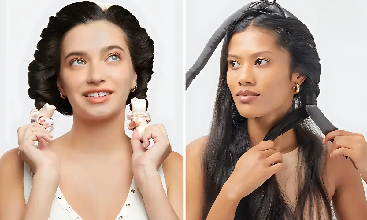 Deux femmes montrent comment garder ses boucles la nuit avec des bigoudis en tissu.