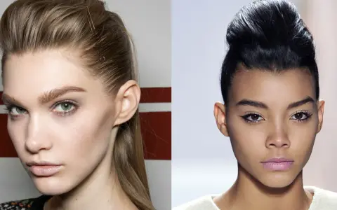Chignon décoiffé sur cheveux fins, avec des épingles discrètes. Le look est moderne et chic.