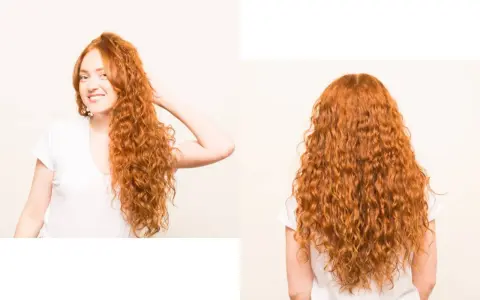 Femme souriante avec de magnifiques cheveux ondulés ou bouclés roux, vus de face et de dos.
