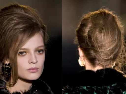 Chignon banane décoiffé, un style chic et décontracté, avec quelques mèches rebelles encadrant le visage.
