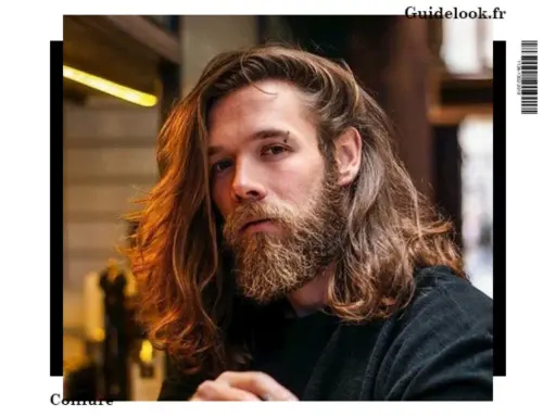 Un homme avec une barbe et de longs cheveux ondulés, parfait pour un projet cheveux long homme.