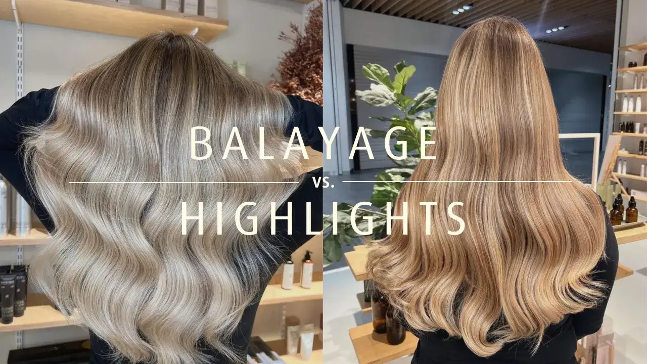 Deux femmes montrent leurs cheveux, l'une avec un balayage blond froid, l'autre avec des reflets blonds chauds. Un changement de t&ecirc;te pour un nouveau look.